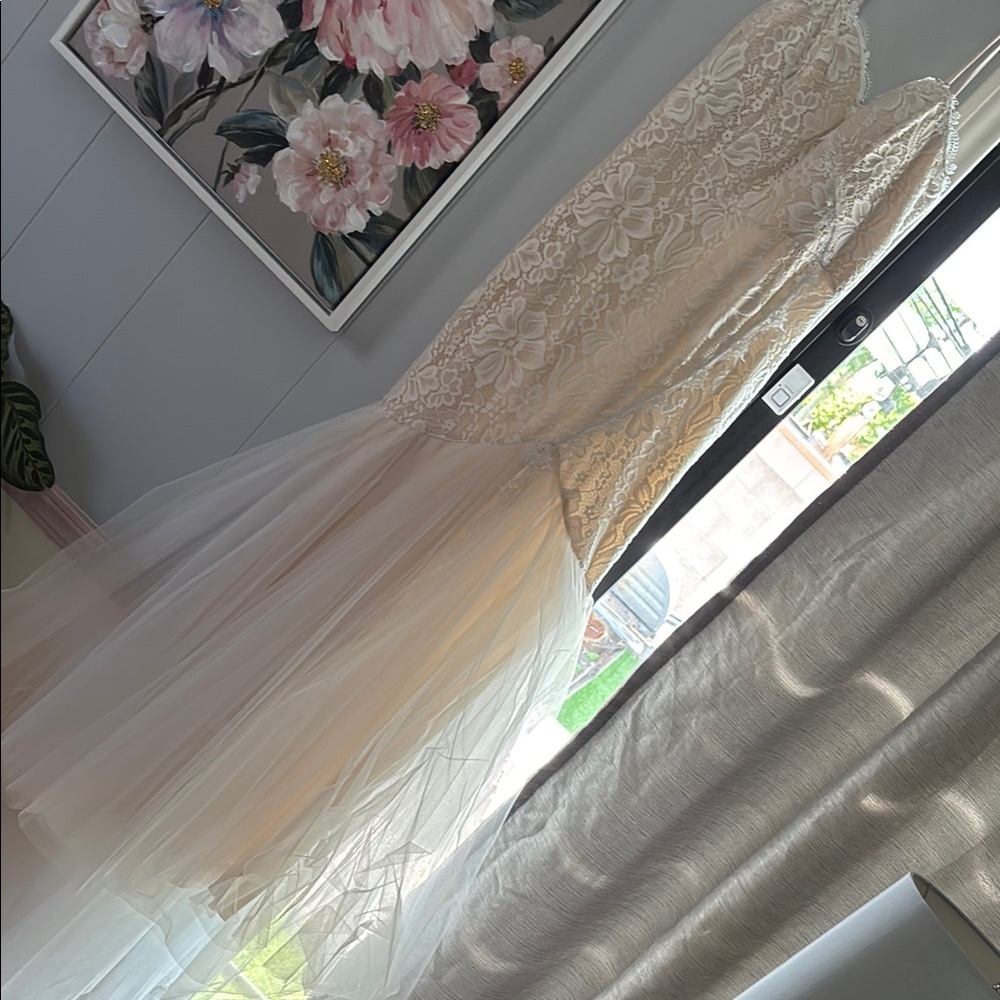 Elegant Cream Lace dress with Tulle Skirt
